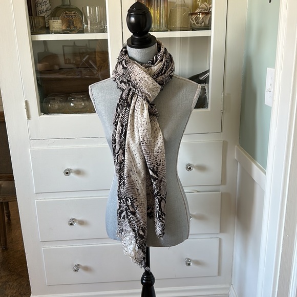 Zara viscose python snake scarf like new - Picture 4 of 8